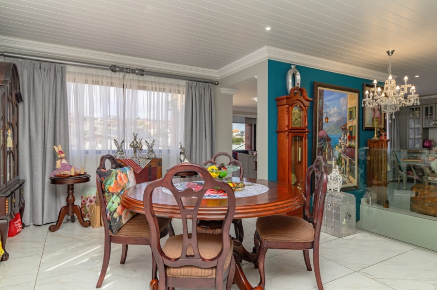 4 Bedroom Property for Sale in Monte Christo Western Cape